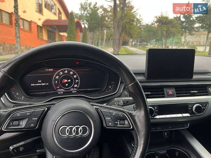 Седан Audi A4 2016 в Ужгороді