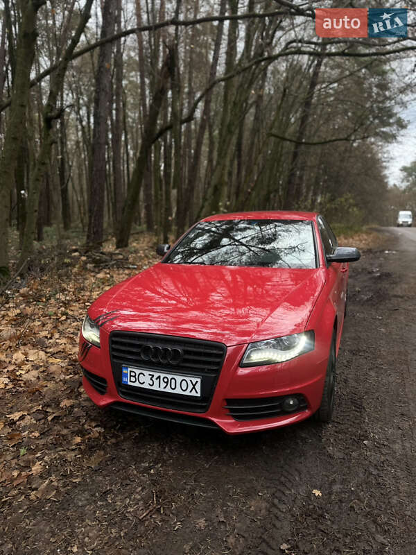 Седан Audi A4 2011 в Новояворовске