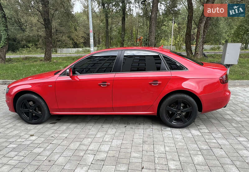 Седан Audi A4 2011 в Новояворовске