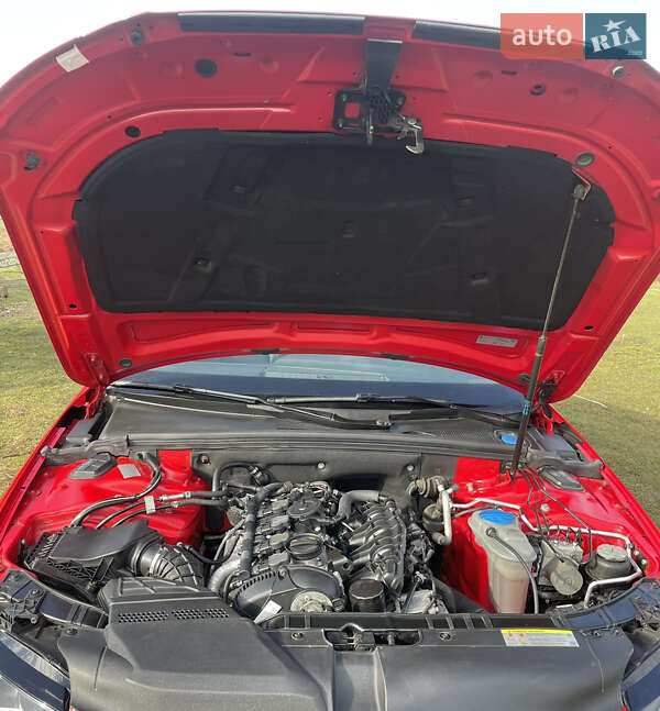 Седан Audi A4 2011 в Новояворовске