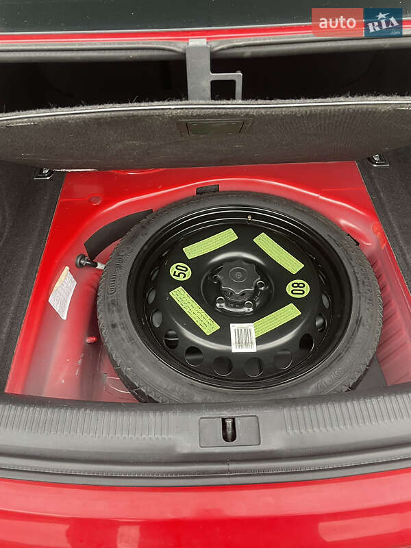 Седан Audi A4 2011 в Новояворовске