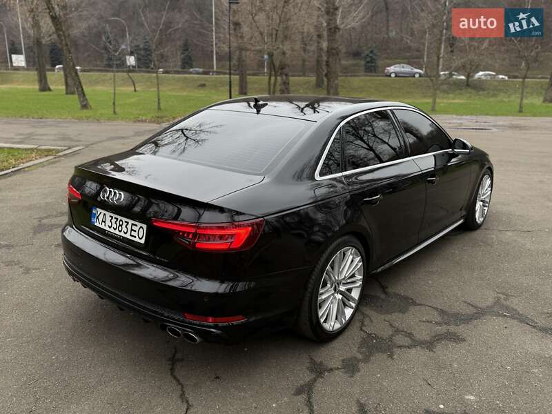 Седан Audi A4 2016 в Киеве