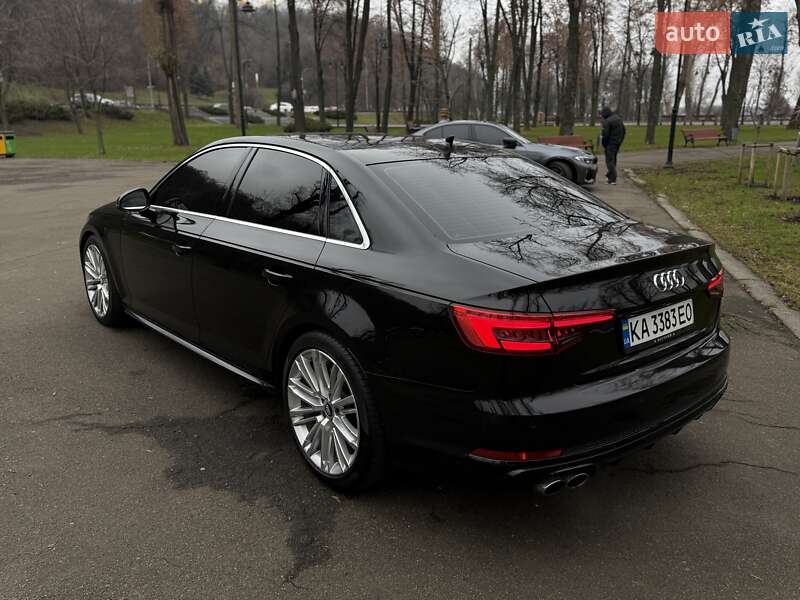 Седан Audi A4 2016 в Киеве