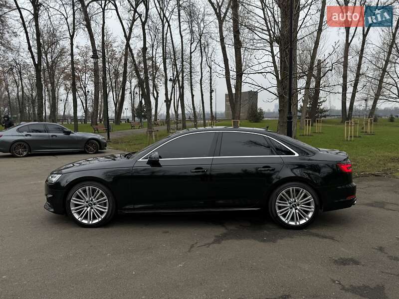 Седан Audi A4 2016 в Киеве