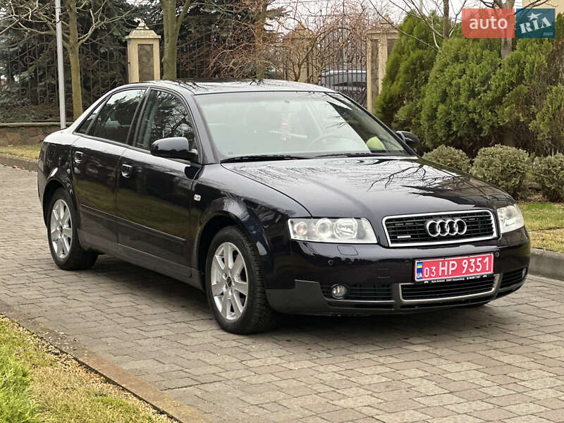 Седан Audi A4 2003 в Сарнах
