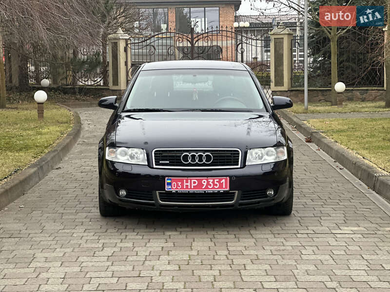 Седан Audi A4 2003 в Сарнах