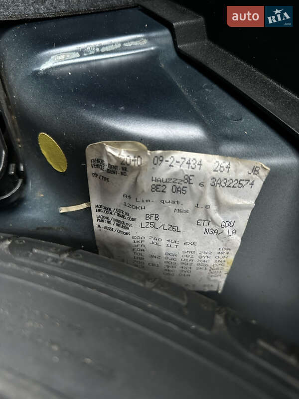 Седан Audi A4 2003 в Сарнах