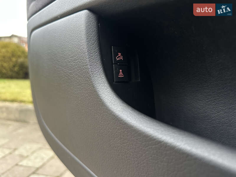 Седан Audi A4 2003 в Сарнах