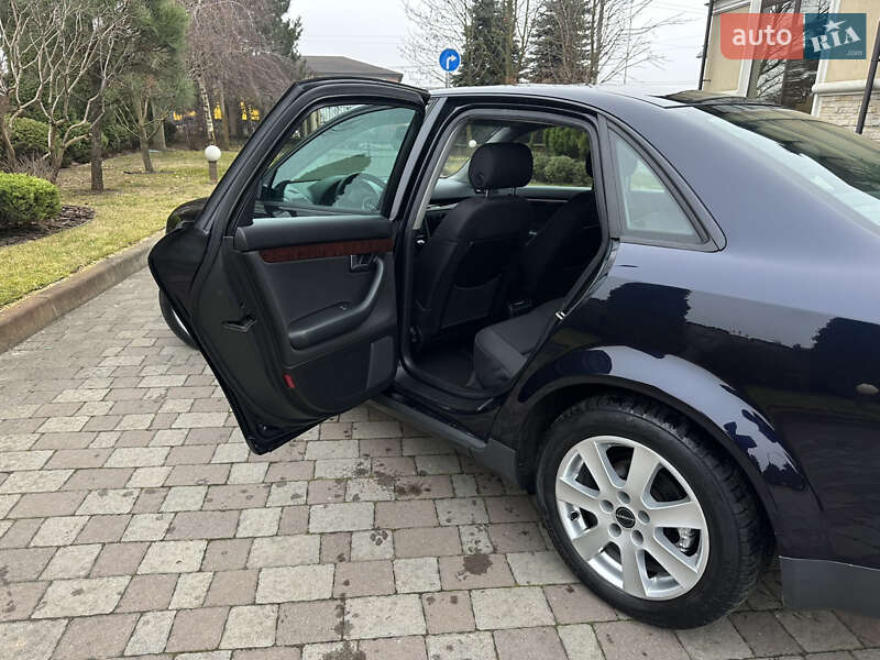 Седан Audi A4 2003 в Сарнах
