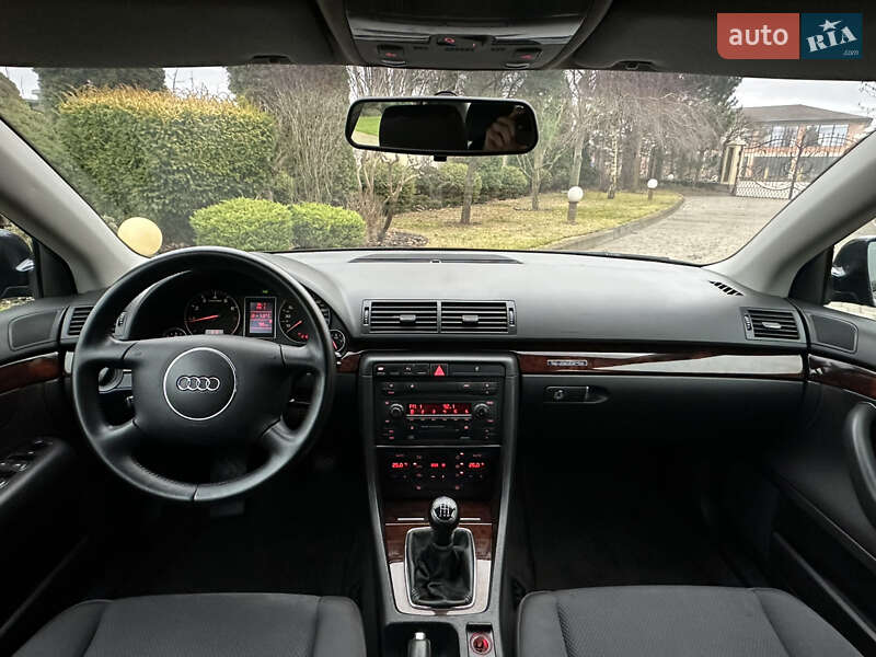 Седан Audi A4 2003 в Сарнах