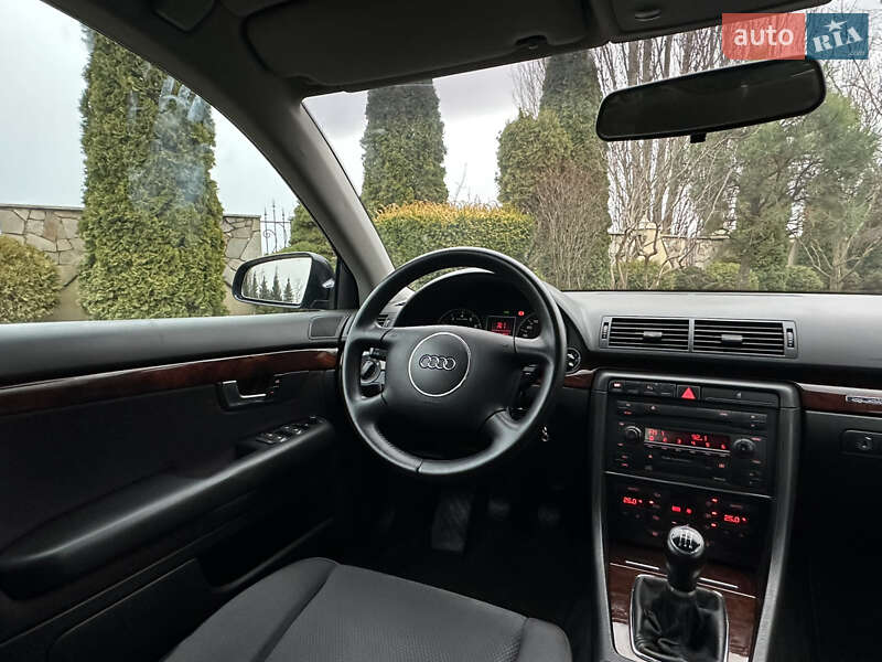 Седан Audi A4 2003 в Сарнах