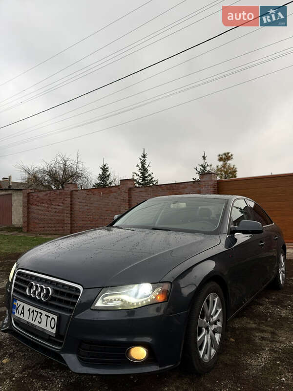 Седан Audi A4 2010 в Запорожье