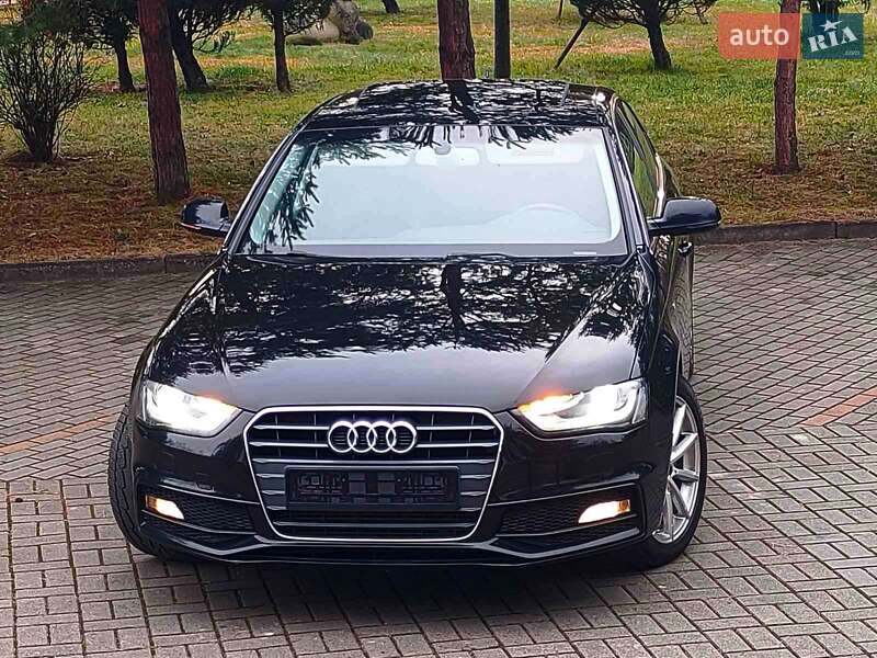 Седан Audi A4 2013 в Дрогобыче