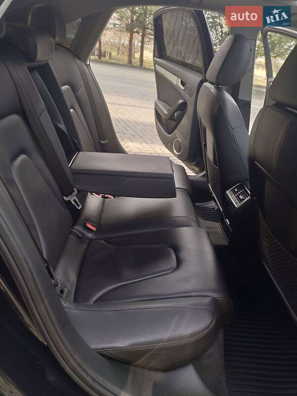 Седан Audi A4 2013 в Дрогобыче