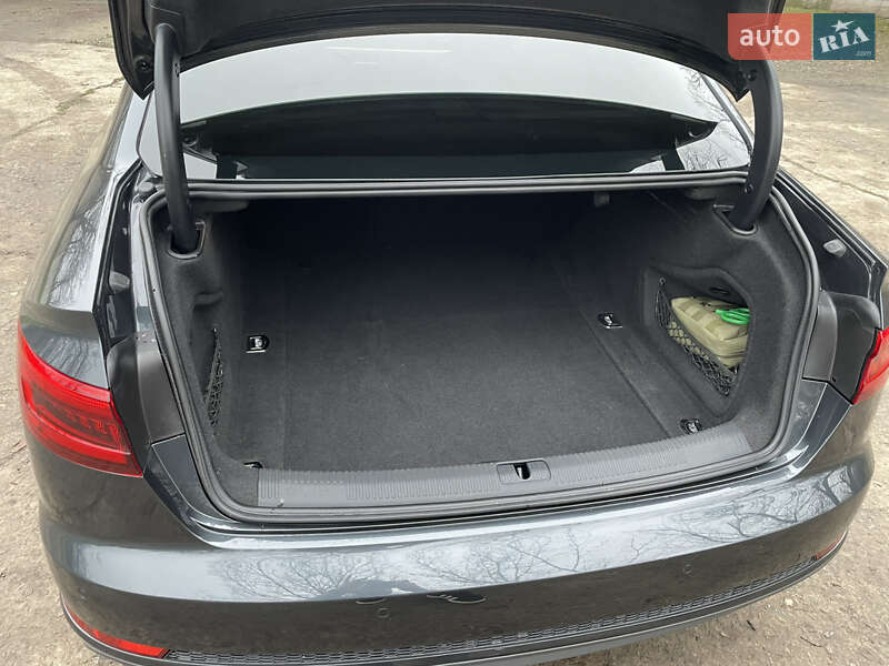 Седан Audi A4 2017 в Кривому Розі