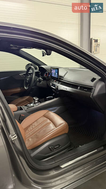 Седан Audi A4 2022 в Львове