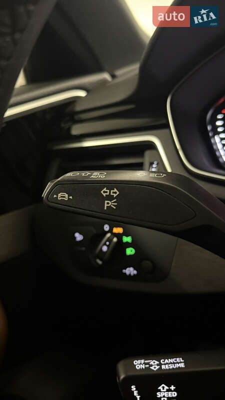 Седан Audi A4 2022 в Львове