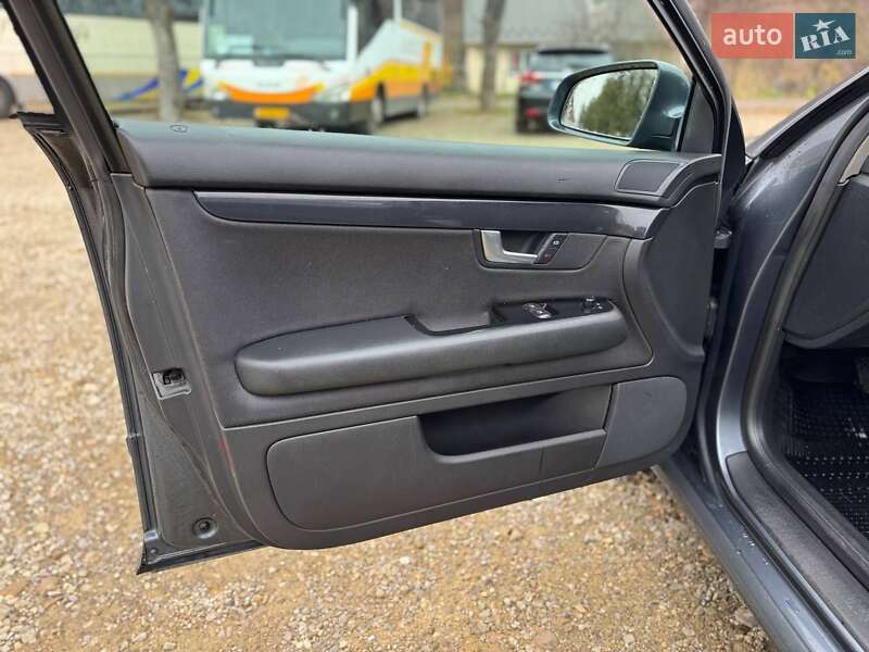 Седан Audi A4 2003 в Долине