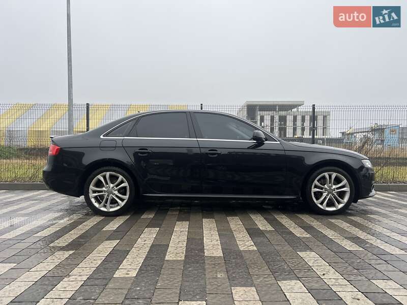 Седан Audi A4 2011 в Львове