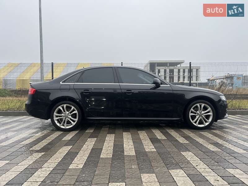 Седан Audi A4 2011 в Львове