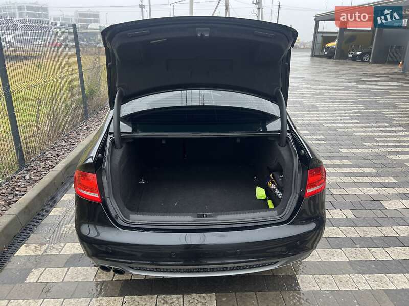 Седан Audi A4 2011 в Львове