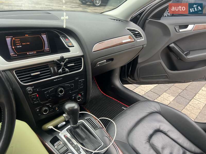 Седан Audi A4 2011 в Львове