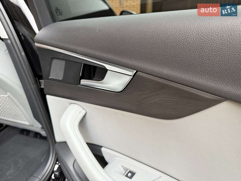 Седан Audi A4 2023 в Киеве