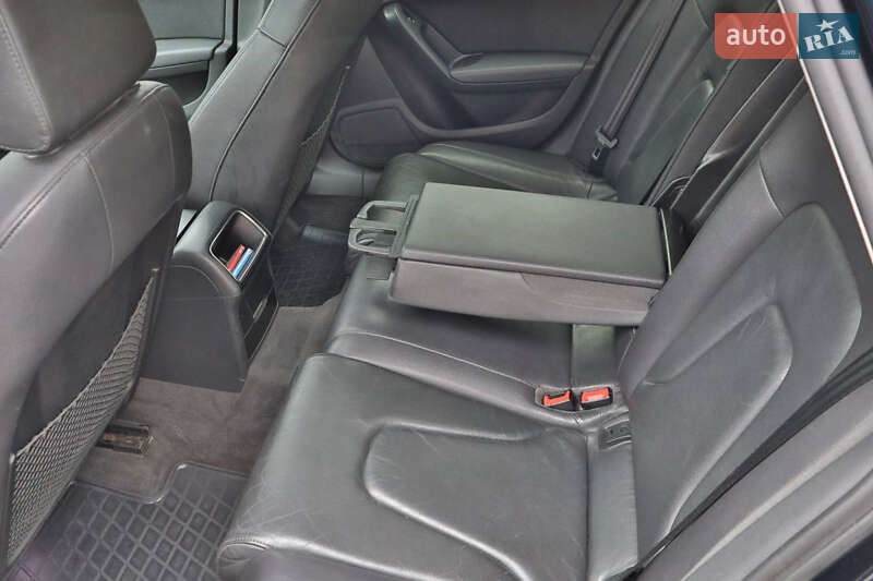 Седан Audi A4 2011 в Львове