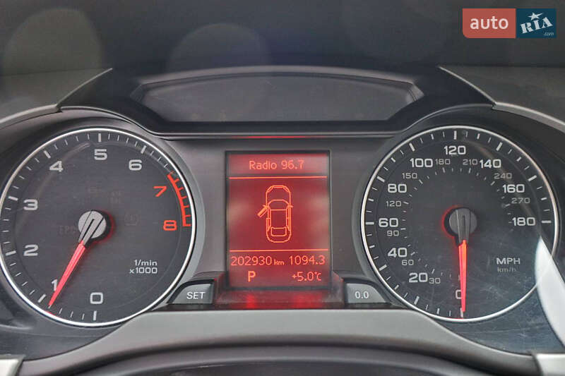 Седан Audi A4 2011 в Львове