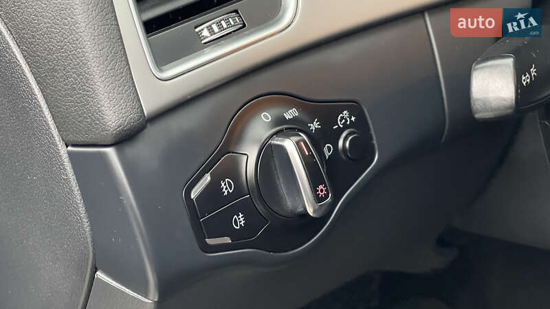 Седан Audi A4 2013 в Хмельницком