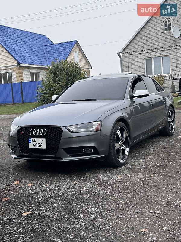 Седан Audi A4 2012 в Новомосковске