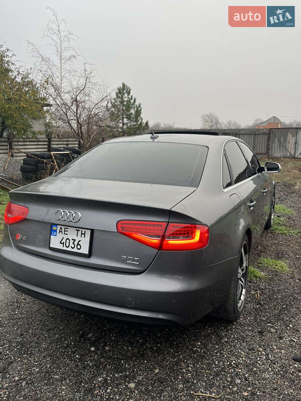 Седан Audi A4 2012 в Новомосковске