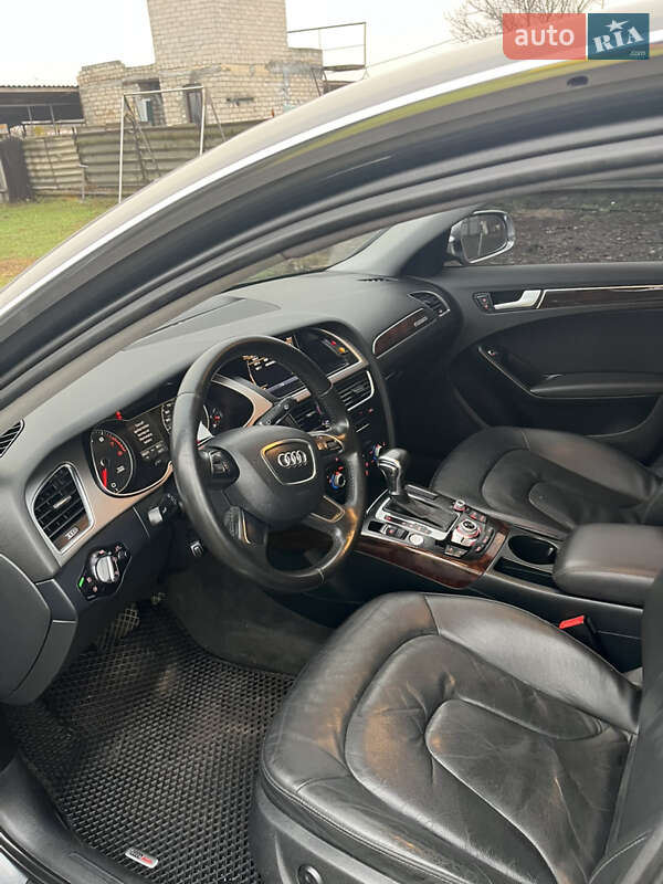 Седан Audi A4 2012 в Новомосковске