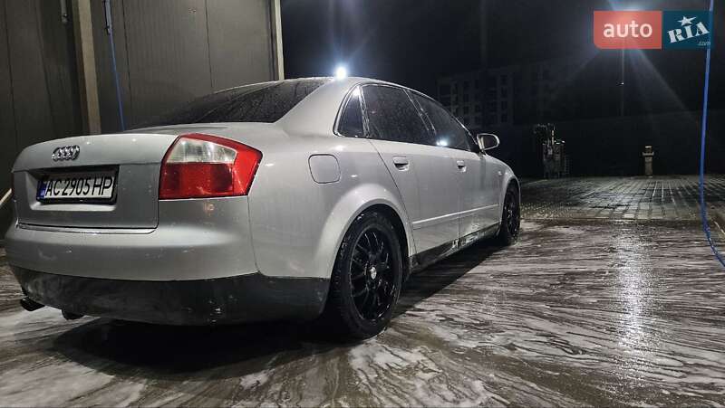 Седан Audi A4 2002 в Дерно