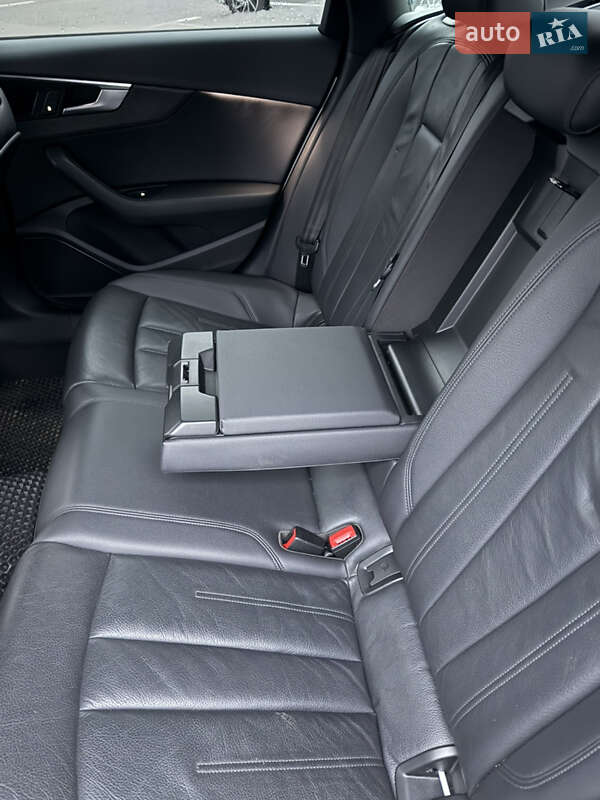 Седан Audi A4 2017 в Киеве