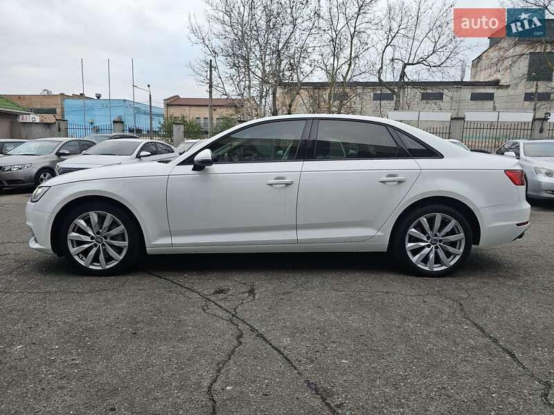 Седан Audi A4 2016 в Одессе