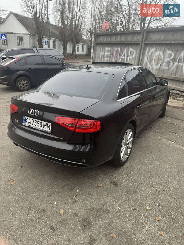 Седан Audi A4 2015 в Киеве