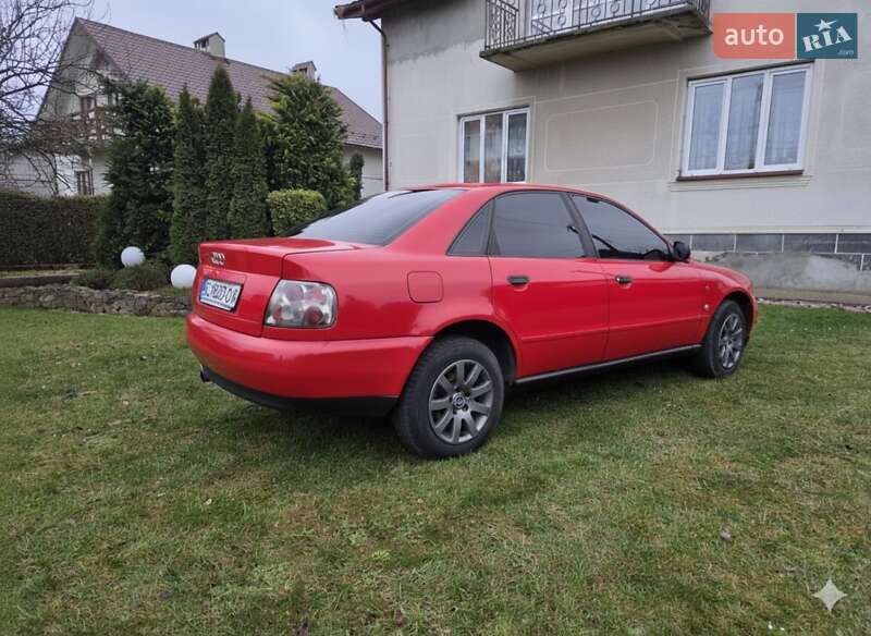 Седан Audi A4 1996 в Стрию