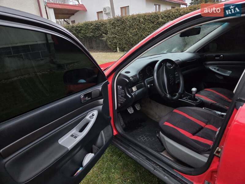Седан Audi A4 1996 в Стрию
