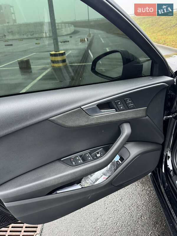 Седан Audi A4 2016 в Львові