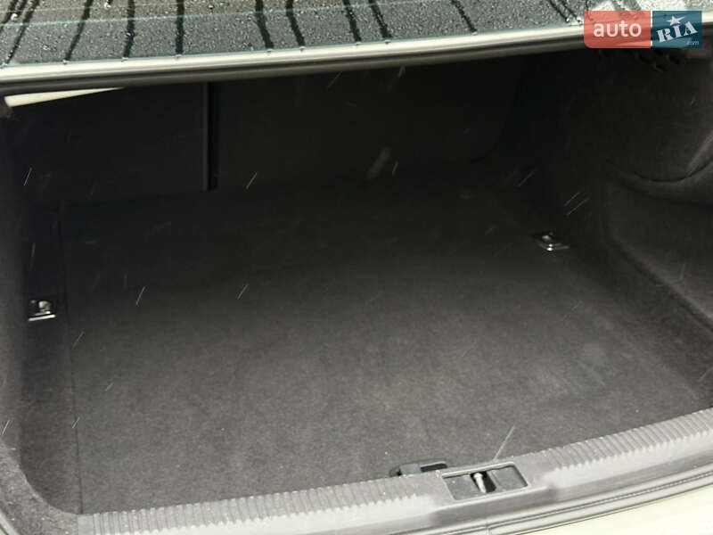 Седан Audi A4 2010 в Ивано-Франковске