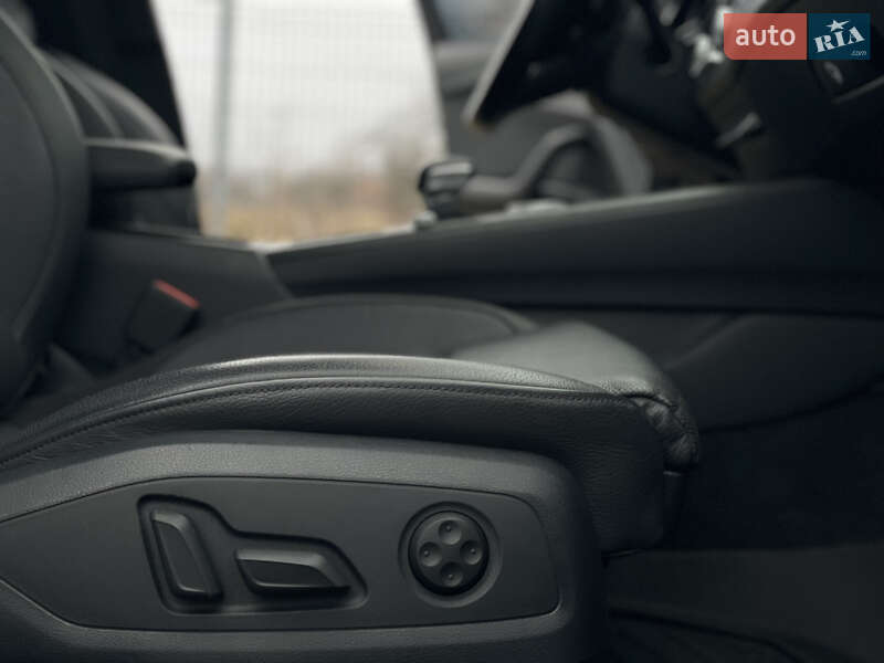 Седан Audi A4 2016 в Львове