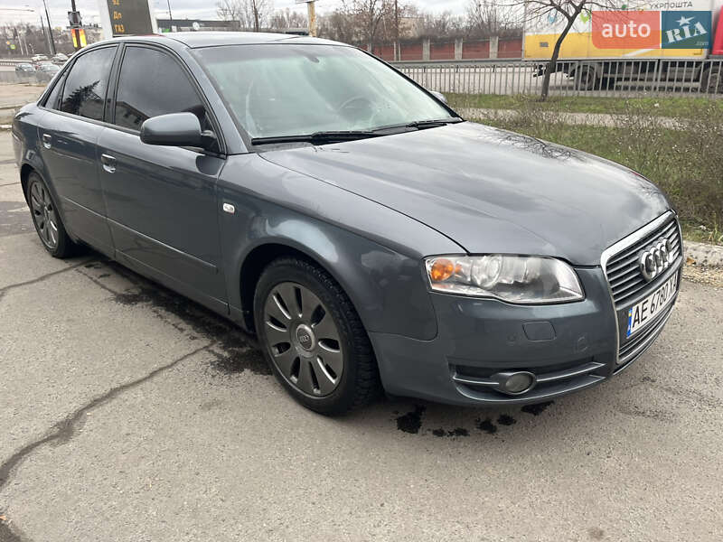 Седан Audi A4 2004 в Днепре
