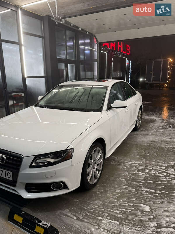 Седан Audi A4 2011 в Ровно