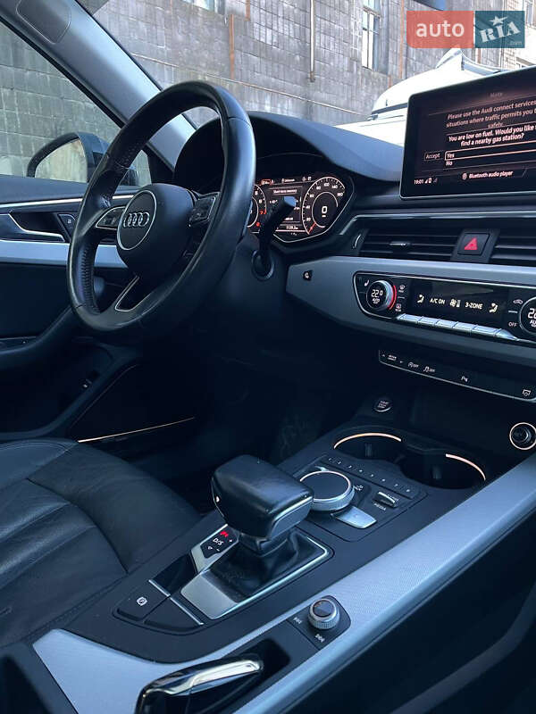 Седан Audi A4 2016 в Кореці