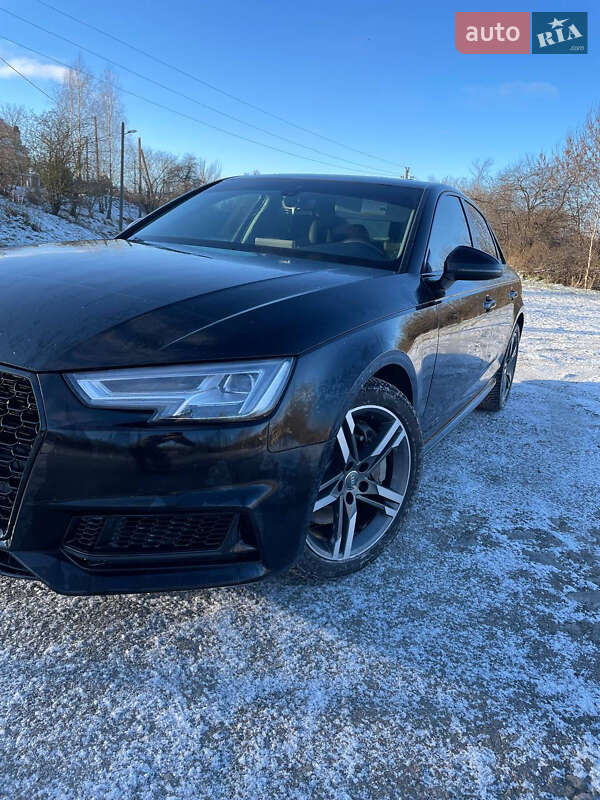 Седан Audi A4 2016 в Кореці