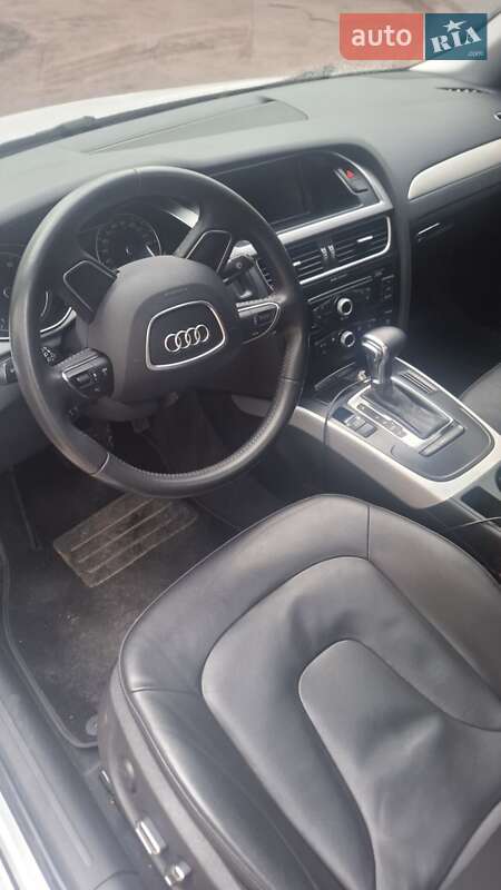 Седан Audi A4 2013 в Коростене