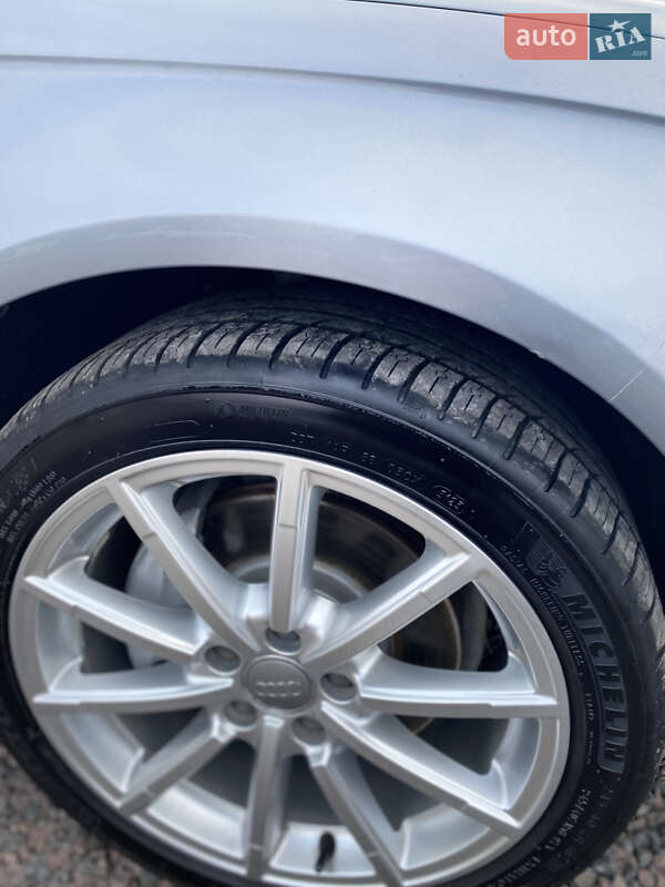 Седан Audi A4 2015 в Луцке