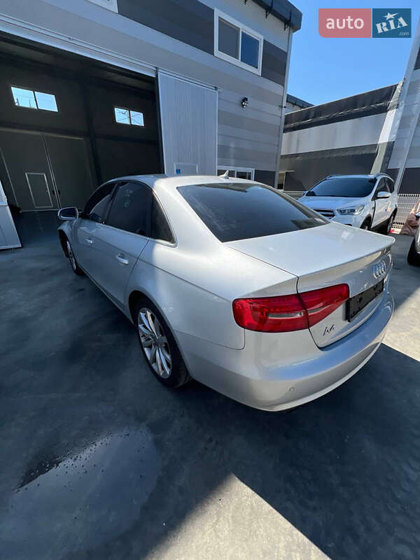 Седан Audi A4 2014 в Радехове