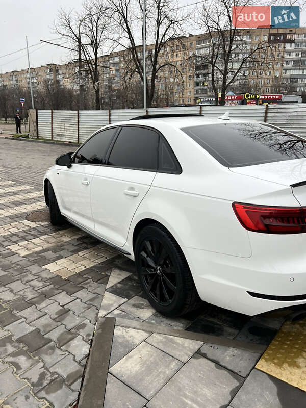 Седан Audi A4 2016 в Днепре